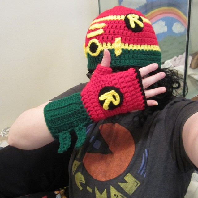 robin glove and hat2